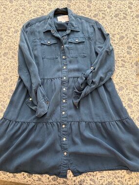 The Shirt Rochelle Behrens• Navy Blue Button-Front Tiered Shirt Dress